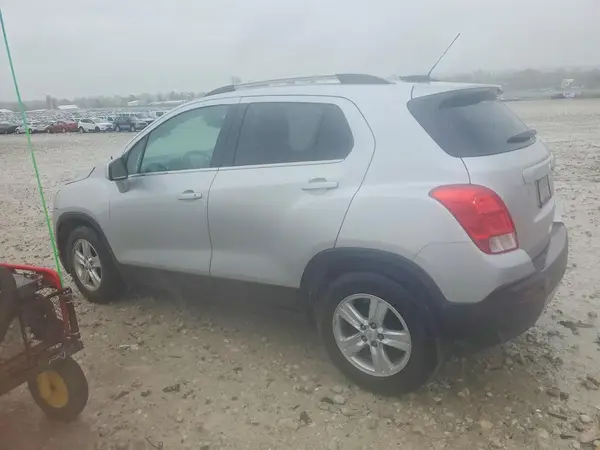 KL7CJLSB5GB584644 2016 CHEVROLET TRAX - Image 2