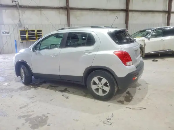KL7CJLSB5GB762696 2016 CHEVROLET TRAX - Image 2
