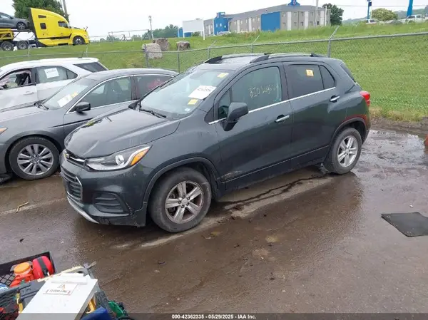 KL7CJLSB5HB120805 2017 CHEVROLET TRAX - Image 2