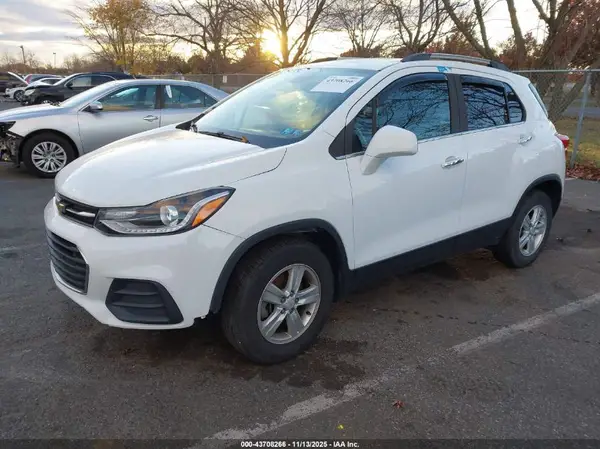 KL7CJLSB5JB530347 2018 CHEVROLET TRAX - Image 2