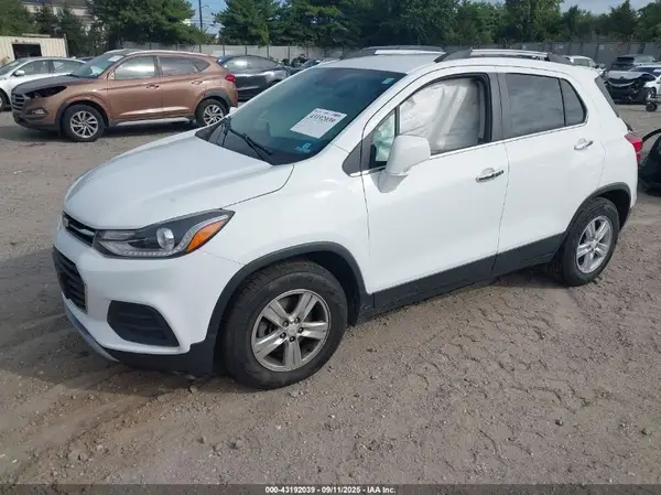 KL7CJLSB5JB537797 2018 CHEVROLET TRAX - Image 2