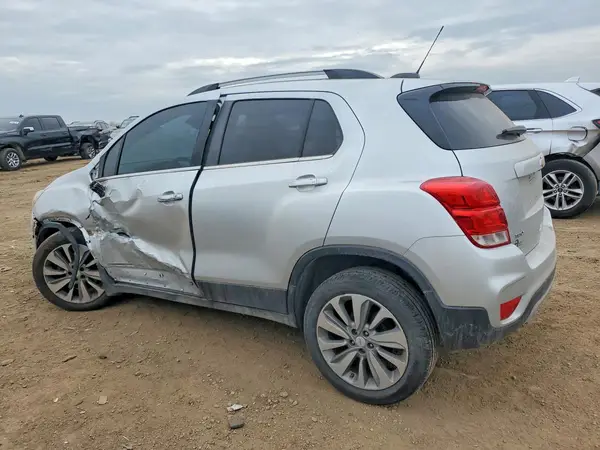 KL7CJLSB5JB540568 2018 CHEVROLET TRAX - Image 2