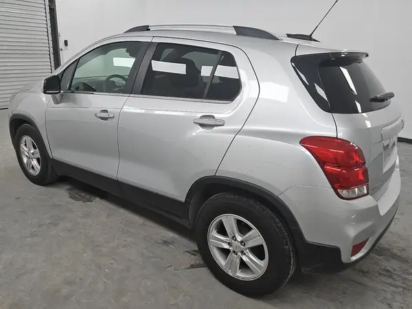 KL7CJLSB5JB548086 2018 CHEVROLET TRAX - Image 2