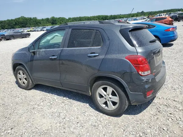 KL7CJLSB5JB582884 2018 CHEVROLET TRAX - Image 2