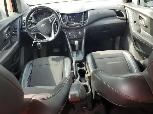 KL7CJLSB5JB587132 2018 CHEVROLET TRAX - Image 8