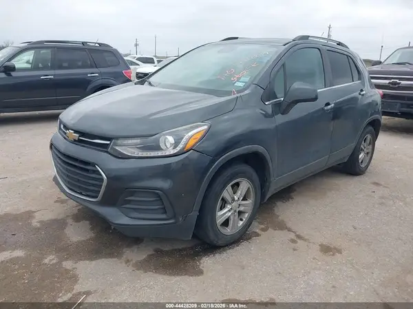 KL7CJLSB5JB595358 2018 CHEVROLET TRAX - Image 2