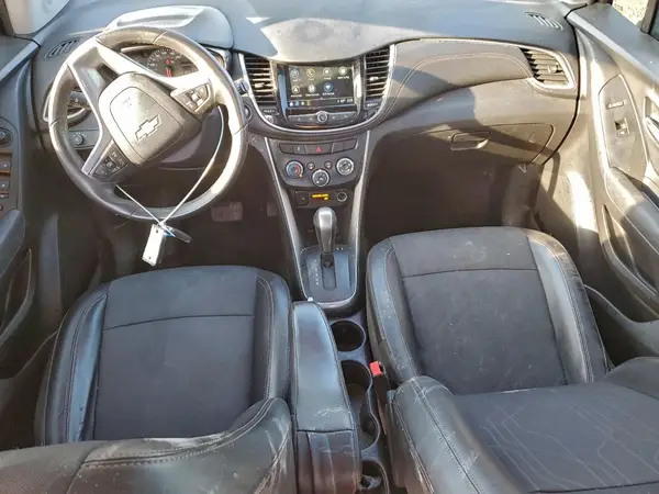 KL7CJLSB5JB615382 2018 CHEVROLET TRAX - Image 8