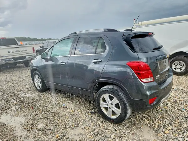 KL7CJLSB5JB617231 2018 CHEVROLET TRAX - Image 2