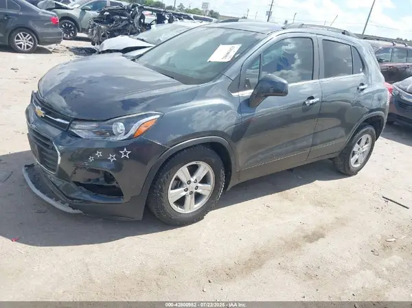 KL7CJLSB5JB628116 2018 CHEVROLET TRAX - Image 2