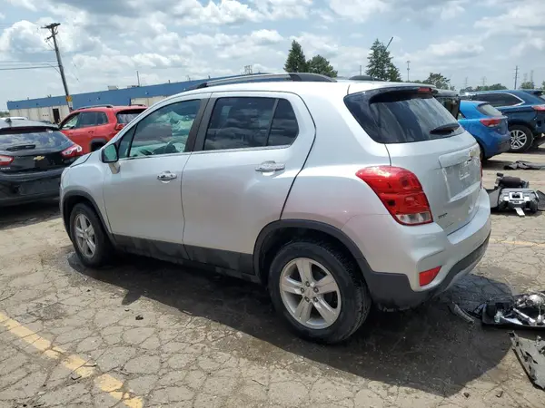 KL7CJLSB5JB630478 2018 CHEVROLET TRAX - Image 2