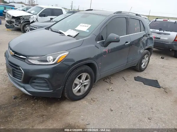 KL7CJLSB5JB631419 2018 CHEVROLET TRAX - Image 2