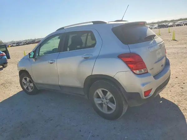 KL7CJLSB5JB645403 2018 CHEVROLET TRAX - Image 2