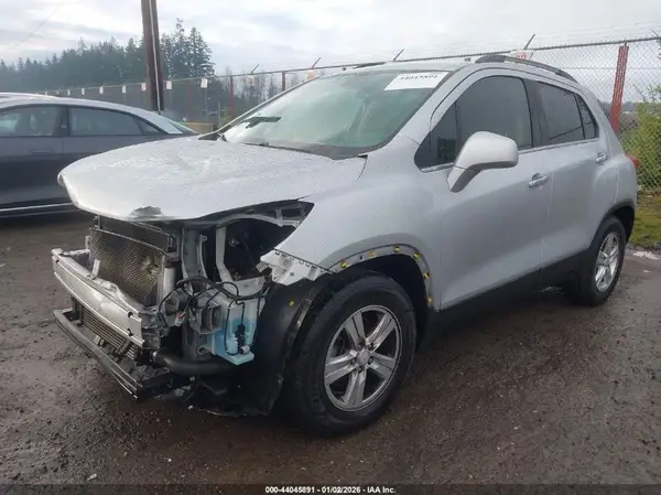 KL7CJLSB5JB650942 2018 CHEVROLET TRAX - Image 2