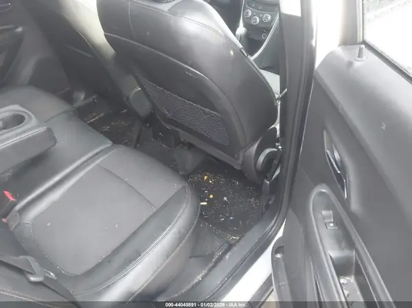 KL7CJLSB5JB650942 2018 CHEVROLET TRAX - Image 8