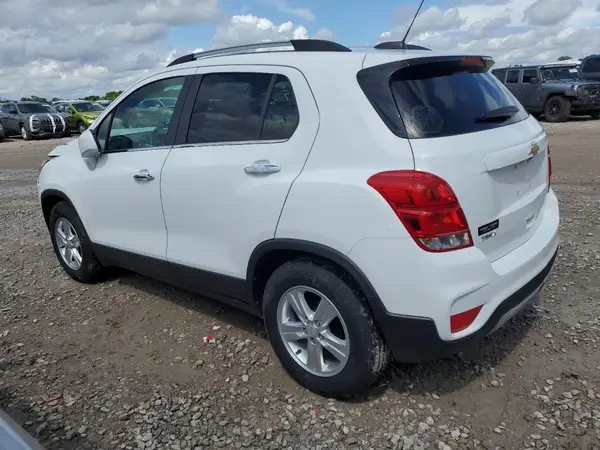 KL7CJLSB5JB655476 2018 CHEVROLET TRAX - Image 2