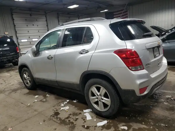 KL7CJLSB5JB667353 2018 CHEVROLET TRAX - Image 2