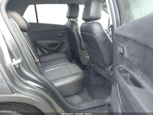 KL7CJLSB5JB668325 2018 CHEVROLET TRAX - Image 8