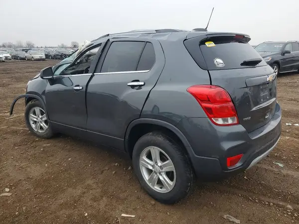 KL7CJLSB5JB677820 2018 CHEVROLET TRAX - Image 2