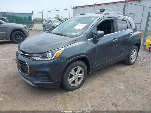KL7CJLSB5JB683603 2018 CHEVROLET TRAX - Image 2