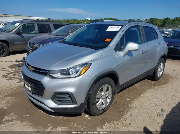 KL7CJLSB5JB687943 2018 CHEVROLET TRAX - Image 2