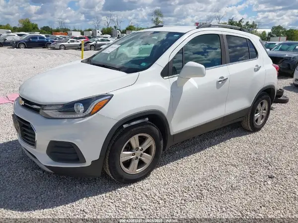 KL7CJLSB5JB689532 2018 CHEVROLET TRAX - Image 2
