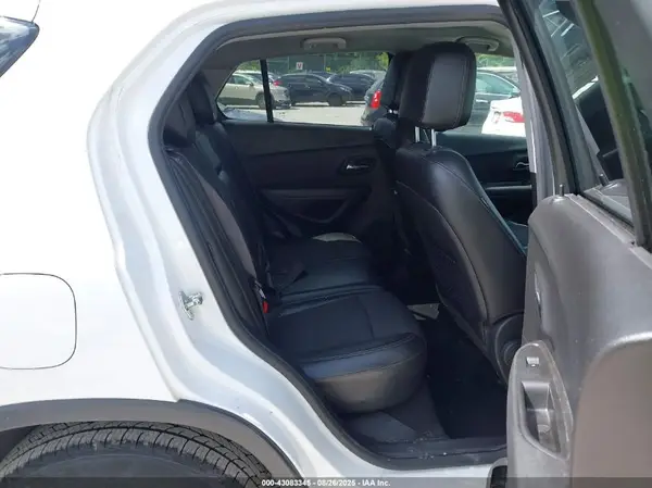 KL7CJLSB5JB689532 2018 CHEVROLET TRAX - Image 8