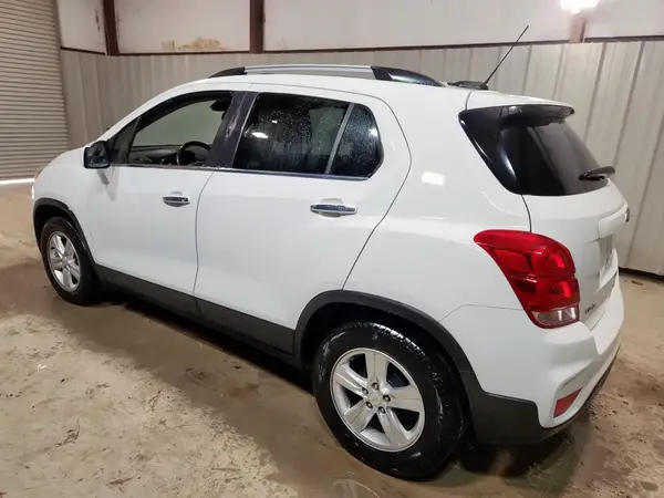 KL7CJLSB5JB693340 2018 CHEVROLET TRAX - Image 2