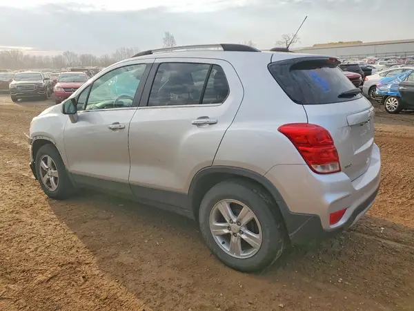 KL7CJLSB5JB705227 2018 CHEVROLET TRAX - Image 2