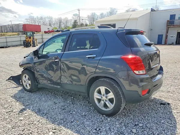 KL7CJLSB5JB705650 2018 CHEVROLET TRAX - Image 2
