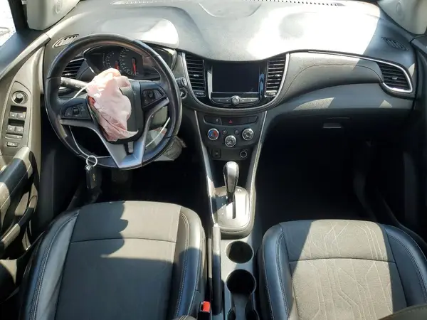 KL7CJLSB5JB705650 2018 CHEVROLET TRAX - Image 8