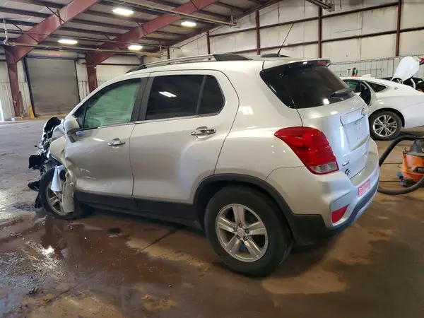 KL7CJLSB5JB708385 2018 CHEVROLET TRAX - Image 2