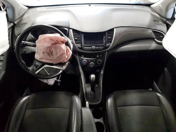 KL7CJLSB5JB708385 2018 CHEVROLET TRAX - Image 8