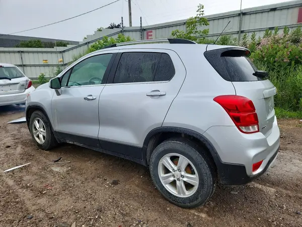 KL7CJLSB5JB709021 2018 CHEVROLET TRAX - Image 2