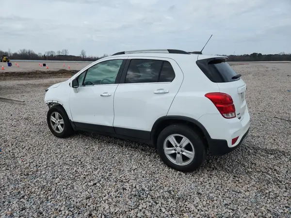KL7CJLSB5JB716180 2018 CHEVROLET TRAX - Image 2