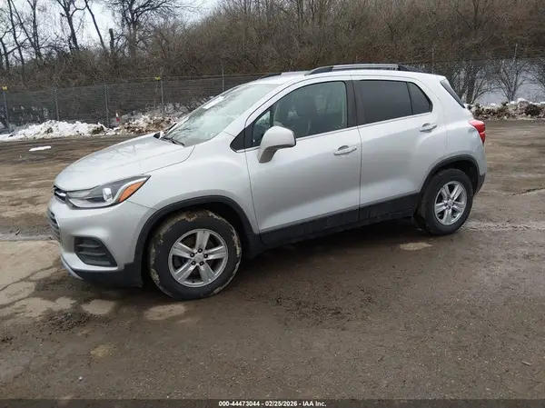 KL7CJLSB5JB729611 2018 CHEVROLET TRAX - Image 2