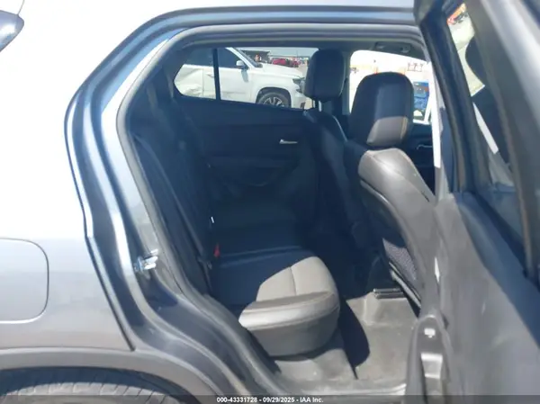 KL7CJLSB5KB735958 2019 CHEVROLET TRAX - Image 8
