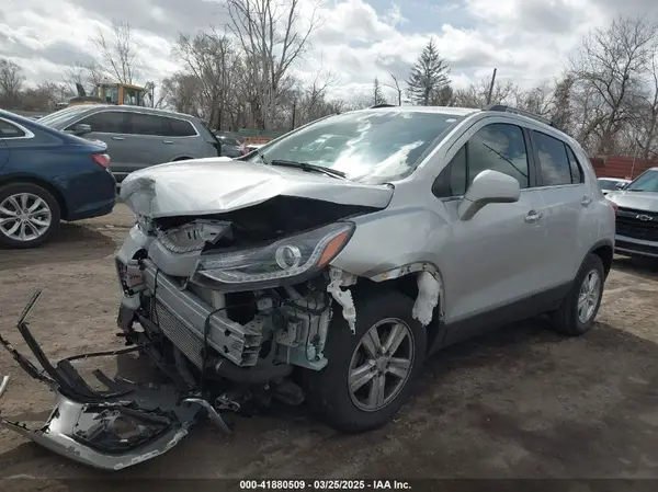 KL7CJLSB5KB833078 2019 CHEVROLET TRAX - Image 2