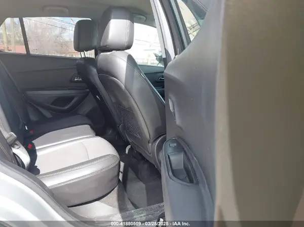 KL7CJLSB5KB833078 2019 CHEVROLET TRAX - Image 8