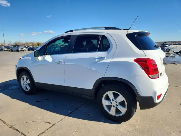 KL7CJLSB5KB873595 2019 CHEVROLET TRAX - Image 2