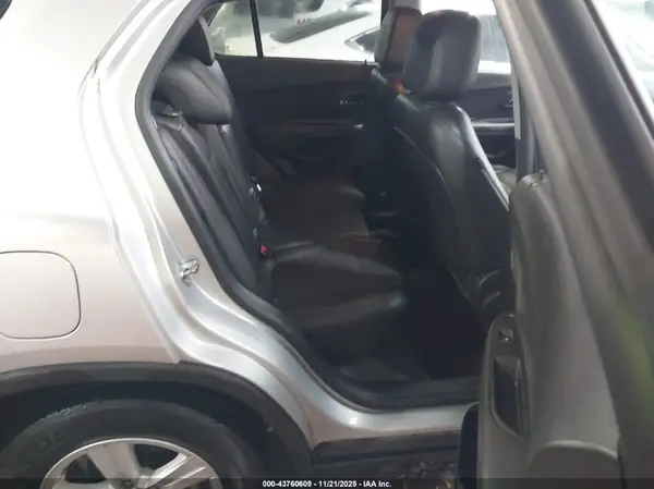 KL7CJLSB5KB915604 2019 CHEVROLET TRAX - Image 8