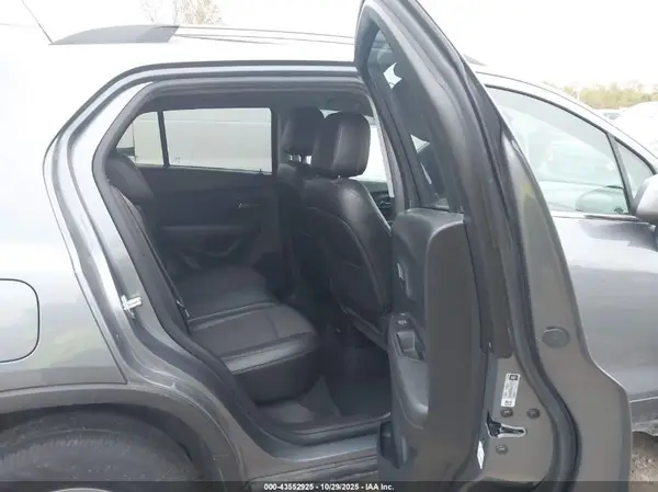 KL7CJLSB5KB938638 2019 CHEVROLET TRAX - Image 8