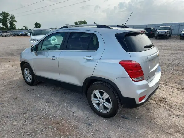 KL7CJLSB5KB957786 2019 CHEVROLET TRAX - Image 2