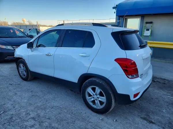 KL7CJLSB5KB963863 2019 CHEVROLET TRAX - Image 2