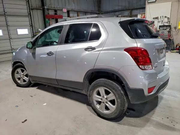 KL7CJLSB5LB011138 2020 CHEVROLET TRAX - Image 2