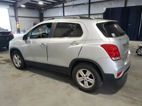 KL7CJLSB5LB017554 2020 CHEVROLET TRAX - Image 2