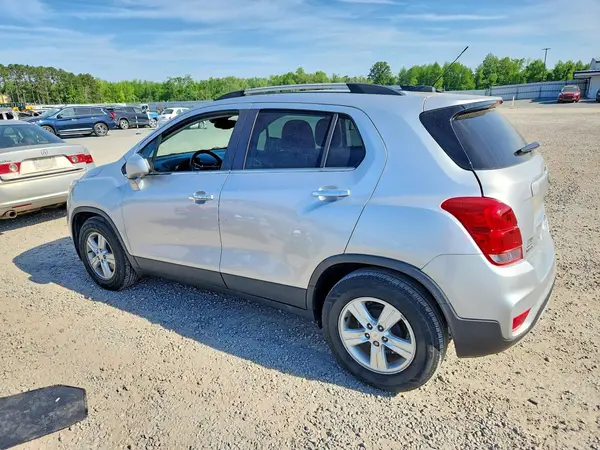 KL7CJLSB5LB020437 2020 CHEVROLET TRAX - Image 2