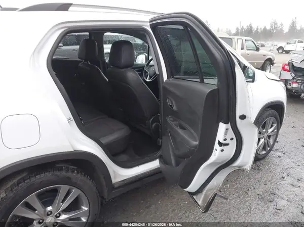 KL7CJLSB5LB322830 2020 CHEVROLET TRAX - Image 8