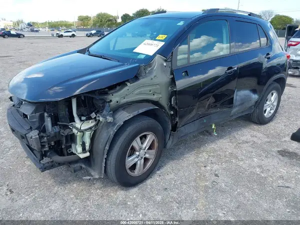 KL7CJLSB5MB310193 2021 CHEVROLET TRAX - Image 2