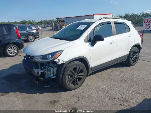 KL7CJLSB5MB311411 2021 CHEVROLET TRAX - Image 2