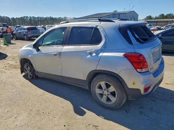 KL7CJLSB5MB311439 2021 CHEVROLET TRAX - Image 2